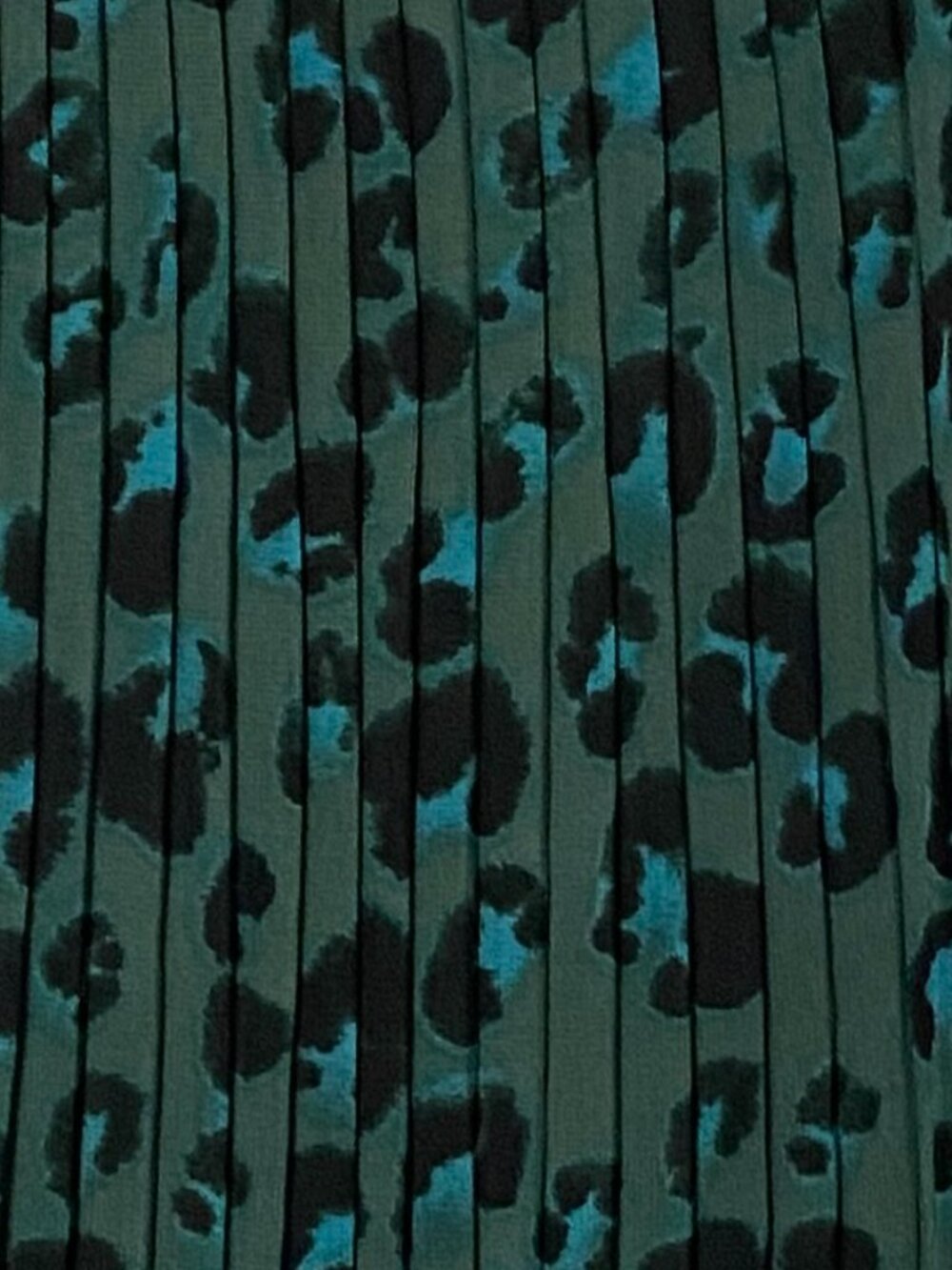 Ava & Viv, sleeveless, tiny-pleats blouse, green w/teal & black spots, size 1X - Picture 3 of 8